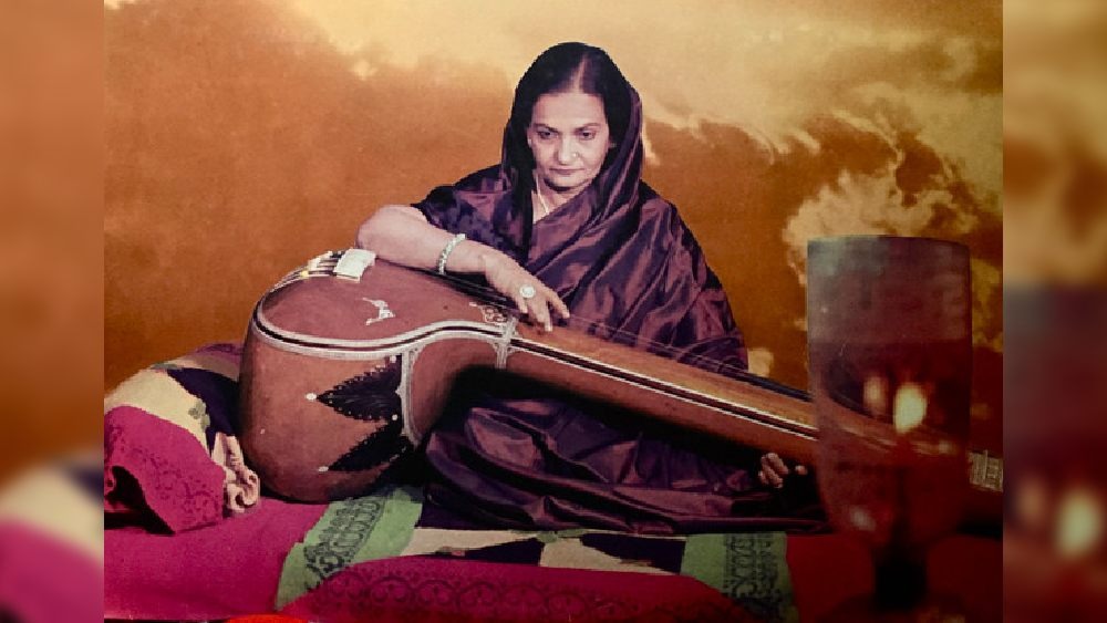 সেটা ২৬ অক্টোবর, ১৯৭৪। আমদাবাদে সেই অনুষ্ঠান নিয়ে মারাত্মক উৎসাহ তৈরি হয়েছিল। প্রচার করা হয়, বেগম সাহেবার ৬০ বছরের জন্মদিনের বিশেষ অনুষ্ঠান। বেগমও নিজে সেই অনুষ্ঠান নিয়ে উত্তেজিত। 