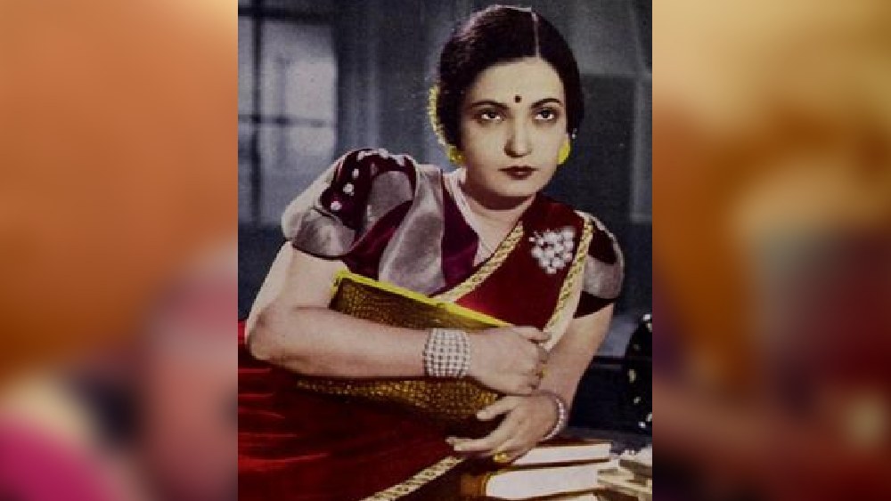 পীরবাবা আখতারির চোখের দিকে তাকান। তার পর, তার সবচেয়ে প্রিয় গজল বেছে দিতে বলেন। আখতারি তাঁর সামনে বইয়ের একটা পাতা মেলে ধরেন, যেখানে অন্য গানের সঙ্গে তাঁর প্রিয় গজলটিও ছিল। পীরবাবা একটি বিশেষ গানে হাত রাখেন এবং পরবর্তী অনুষ্ঠান ওই গজল দিয়ে শুরু করতে আদেশ করেন। সেই গজলটি— দিওয়ানা বানানা হ্যায় তো, দিওয়ানা বানা দে। 