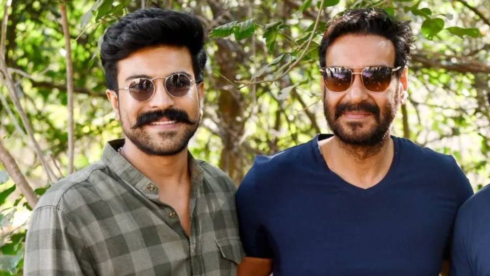 ‘সিংহম’ খ্যাত অজয় দেবগণ রামচরণের ডবিং করেছিলেন ওই ছবিতে। ঘটনাচক্রে সেই অজয়ই ‘আরআরআর’ ছবিতে রামচরণের বাবার ভূমিকায় অভিনয় করেছেন।