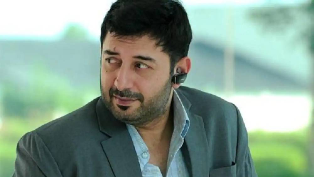 ছবির নায়ক রামচরণের ভূমিকায় যেখানে অজয়ের কণ্ঠ শোনা গিয়েছিল, সেখানে আরবাজ কণ্ঠ দিয়েছিলেন ছবির খলনায়ক অরবিন্দ স্বামীকে।