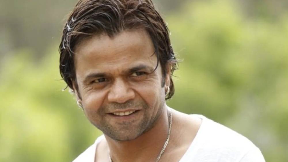 ছবিতে রজনীর কণ্ঠস্বর দিয়েছিলেন বলিউডের এক নেপথ্য কণ্ঠশিল্পী ময়ূর ব্যাস। ছবির আর এক চরিত্রাভিনেতা বিবেককে কণ্ঠ দিয়েছিলেন বলিউড অভিনেতা রাজপাল যাদব।