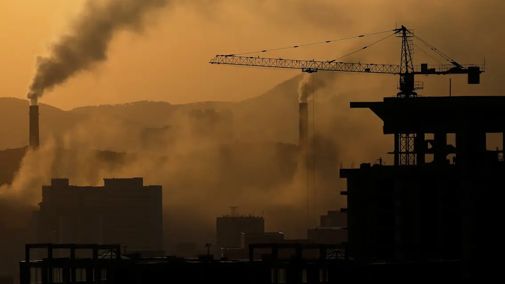  তালিকায় দ্বিতীয় স্থানে রয়েছে মধ্য আফ্রিকার দেশ চাদ। সে দেশের গড় দূষণের মাত্রা প্রতি কিউবিক মিটারে ৭৫.৯ মাইক্রোগ্রাম। তৃতীয় স্থানে থাকা পাকিস্তানের গড় দূষণের মাত্রা প্রতি কিউবিক মিটারে ৬৬.৮ মাইক্রোগ্রাম। চতুর্থ স্থানে থাকা তাজিকিস্তানের গড় দূষণের মাত্রা প্রতি কিউবিক মিটারে ৫৯.৪ মাইক্রোগ্রাম। ভারত রয়েছে তালিকায় পঞ্চম স্থানে।