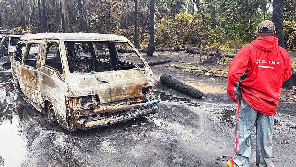 ইমো প্রদেশের ওহাজি-এগবেমায় সেই বিস্ফোরণস্থল। রয়টার্স