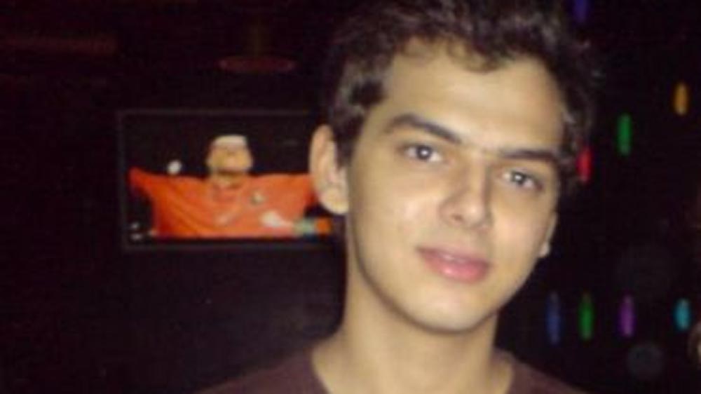 ২০০৭ সালের ১৮ অগস্ট মুম্বইয়ের জনৈক এক ব্যবসায়ীর ছেলে আদনান পাটারওয়ালাকে নৃশংস ভাবে খুন করা হয়।