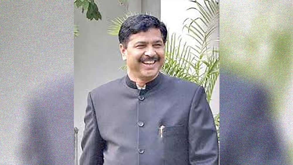 বিখ্যাত রাজনীতিক ও প্রাক্তন কেন্দ্রীয় মন্ত্রী প্রমোদ মহাজনকে সবাই চেনেন। তাঁর বিলাসবহুল জীবন সকলেরই কৌতূহলের কারণ ছিল। এ হেন ব্যক্তির খুন, তাও আবার নিজের ভাইয়ের হাতে! শোরগোল পড়ে যায় গোটা দেশে।