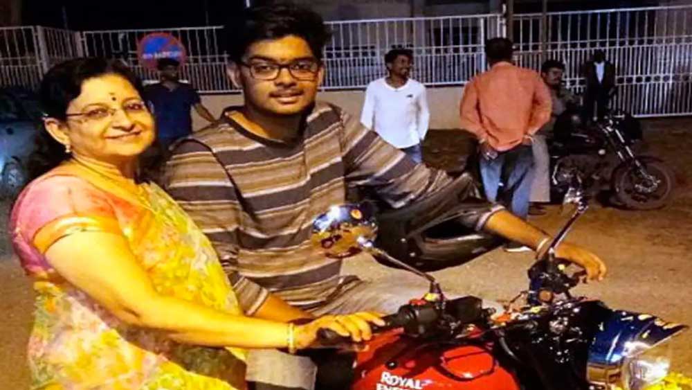 পুলিশ তদন্তে নেমে জানতে পারে, প্রথমে তাঁকে অপহরণ করা হয় এবং যে দিন অপহরণ করা হয়, সেই দিনই তাঁকে হত্যা করা হয়। কিন্তু তদন্ত নতুন মোড় নেয় যখন পুলিশ জানতে পারে অপহরণকারীরা ছিলেন তাঁরই বন্ধু! শরতের খুবই কাছের এক বন্ধু বিশাল ছিলেন এই ঘটনার মূলচক্রী।