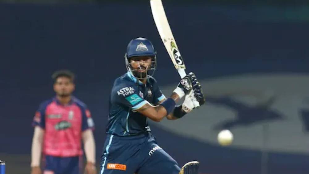 চার নম্বরে রয়েছেন গুজরাট টাইটান্সের অধিনায়ক হার্দিক পাণ্ড্য। এখনও পর্যন্ত তিনি মেরেছেন ৩০টি চার।