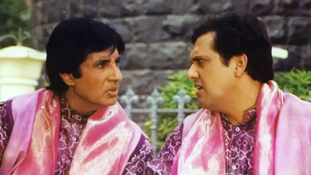 শ্যুটিং চলাকালীন গোবিন্দ এক সময় বিশ্রাম নিচ্ছিলেন। তখন হঠাৎই গোবিন্দর কাছে আসেন অমিতাভ।