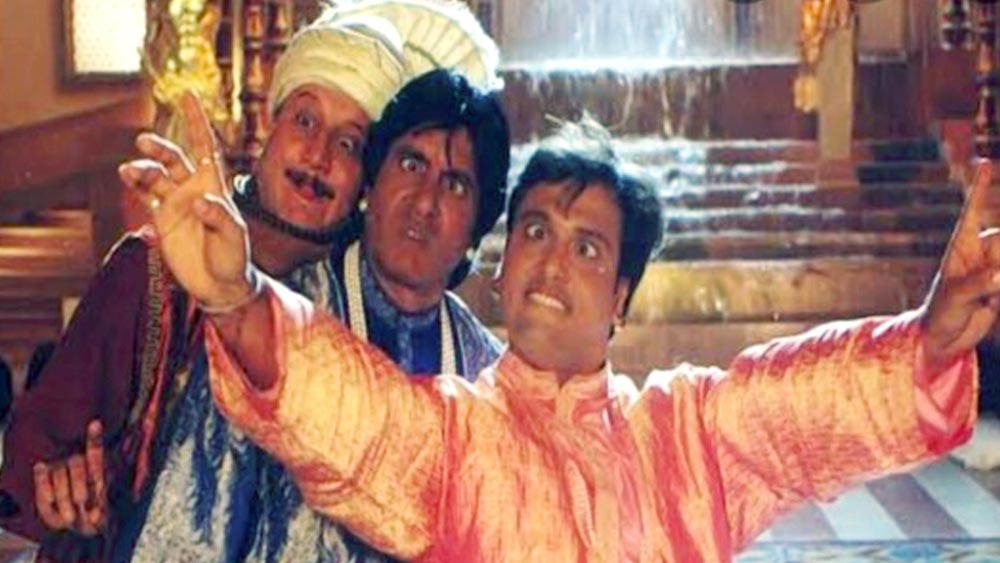 বিগ বি এবং গোবিন্দ ছাড়াও, ‘বড়ে মিঞা ছোটে মিঞা’-তে রবিনা টন্ডন, রামিয়া কৃষ্ণন, অনুপম খের, শরৎ সাক্সেনা, সতীশ কৌশিক এবং পরেশ রাওয়ালের মতো অভিনেতারা গুরুত্বপূর্ণ চরিত্রে অভিনয় করেছিলেন। 