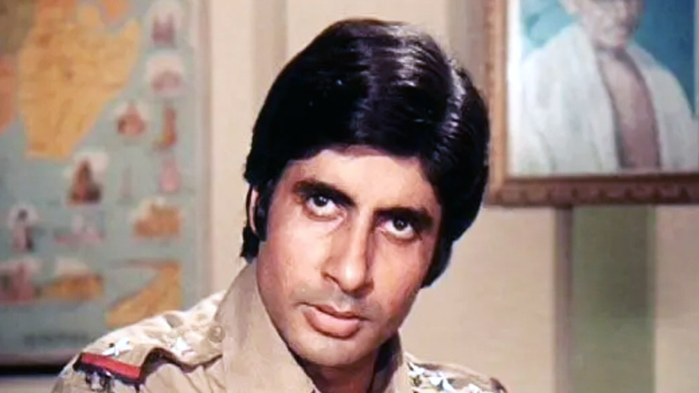 আর তাতেই বেজায় চটে যান অমিতাভ। সোজা হুমকি দিয়ে বসেন গোবিন্দকে।