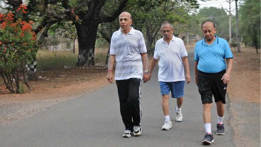 স্মৃতিশক্তি বাড়াতেও ভোরের বা সন্ধের হাঁটা খুব কার্যকর৷ তার সঙ্গে নিরাপদ জায়গা দেখে পিছনে হাঁটবেন৷