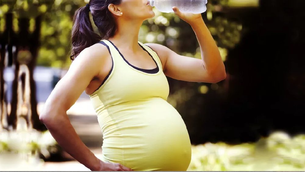 গর্ভবতী ও নতুন মা হোচট খাওয়ার বা পিছলে পড়ার আশঙ্কা নেই এমন জায়গায় মাঝারি গতিতে হাঁটবেন৷