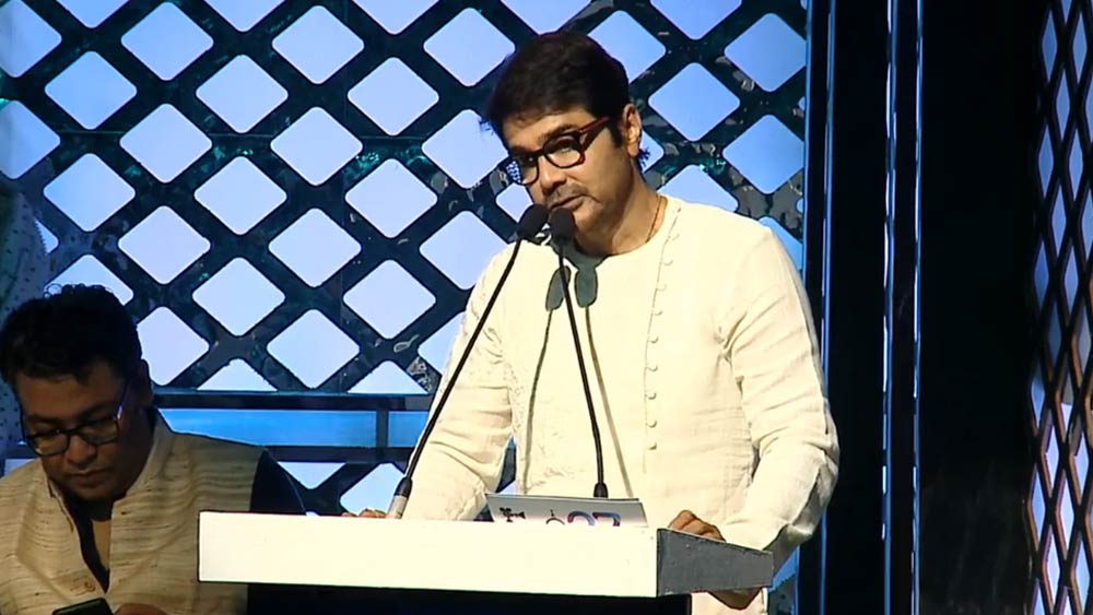 অনুষ্ঠান মঞ্চে প্রসেনজিৎ চট্টোপাধ্যায়।