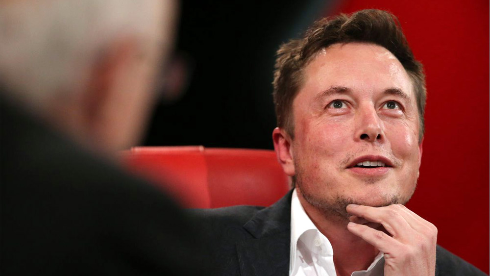 নিজেও জানিয়েছেন, থাকার প্রয়োজনীয়তার উপর ভিত্তি করে বন্ধুর বাড়ি খুঁজে নেন। তাঁদের বাড়ির অতিরিক্ত বেডরুমে রাত্রি কাটান।