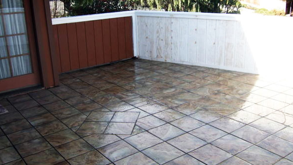 প্রতিদিন সন্ধ্যার সময়ে জল দিয়ে ভিজিয়ে দিন বাড়ির ছাদ ও দেওয়াল এতে সারা দিনের রোদে তপ্ত হয়ে থাকা দেওয়াল ও ছাদ দ্রুত ঠান্ডা হয়। 