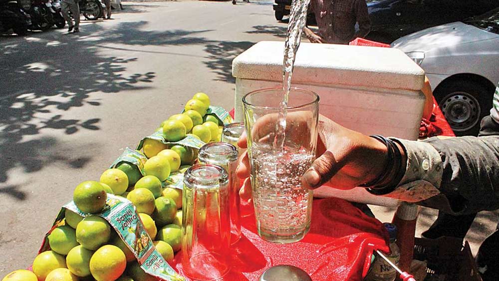 এ ছাড়া গরম থেকে বাঁচতে যখন তখন যে কোনও ঠান্ডা পানীয় বা রাস্তায় বিক্রি হওয়া কাটা ফল খাওয়ার বিষয়েও সতর্ক করেছেন বিশেষজ্ঞরা। তাঁদের কথায়, এই ধরনের পানীয় বা কাটা ফলে জীবাণু থাকে। তা থেকে ডাইরিয়া, হেপাটাইটিস হওয়ার সম্ভাবনাও থাকে।