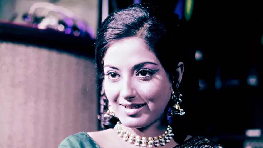 মৌসুমী অবশ্য সেই সব গুজব প্রসঙ্গে বলেছেন, ‘‘আমি গুজবে কান দিইনি। আমার কাছের লোকেরা জানতেন, আমি কখন কার সঙ্গে কোথায় গিয়েছি। আর আমার স্বামী তো সব সময় আমাকে সাপোর্ট করেছেন।’’