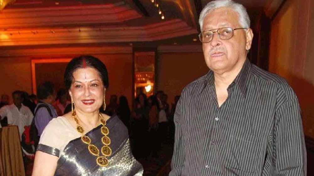 স্মৃতির পাতা উল্টে মৌসুমী বলেন, ‘‘পরিবারের বাইরে প্রথম পুরুষ বলতে বাবু-র (জয়ন্ত) সঙ্গেই আমার পরিচয়। তিনিই আমার জীবনের প্রথম এবং শেষ পুরুষ। তখন খুবই ছোট আমি। আমার খুব কাছের এক আত্মীয়া তখন মৃত্যুশয্যায়। তিনি জানিয়েছিলেন মৃত্যুর আগে আমায় বধূ বেশে দেখতে চান। সিনেমায় বধূবেশে দেখলেও বাস্তব জীবনেও বিয়ে হয় খুব ছোট বয়সেই।’’