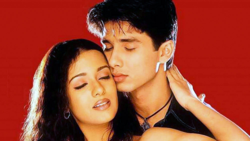 ১৯৯৯ সালে ‘তাল’ সিনেমায় একটি নাচের দৃশ্যে তাঁকে এক ঝলক দেখা গেলেও শাহিদের প্রথম ছবি ‘ইশ্ক ভিশ্ক’ মুক্তি পায় ২০০৩ সালে। সিনেমা হিট হওয়ায় তাঁর  সাফল্যের দরজা খুলে যায়।