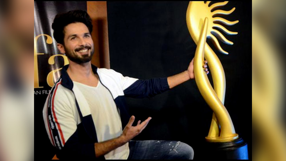 এর পর তাঁকে আর পিছন ফিরে তাকাতে হয়নি। দর্শকদের উপহার দিয়ে গিয়েছেন একের পর এক ব্লকবাস্টার। দর্শকের ভালবাসার সঙ্গে আইফা, ফিল্মফেয়ার, স্টারডাস্ট-এর মতো অ্যাওয়ার্ডও পেয়েছেন পর পর।