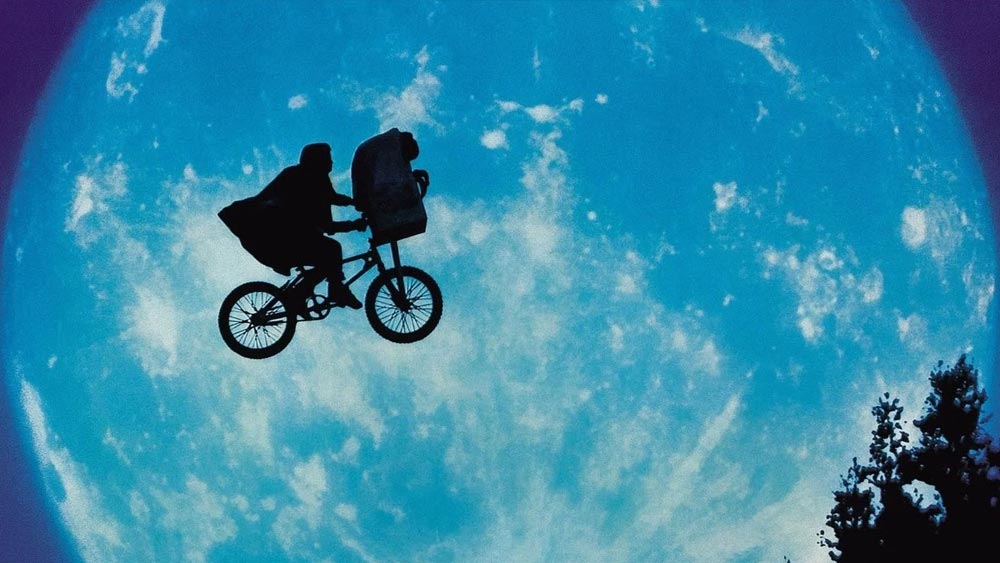 ‘ইটি দ্য এক্সট্রা টেরেস্টিয়াল’ নামের হলিউ়ডের জনপ্রিয় সিনেমা থেকে অনুপ্রাণিত ‘কোই মিল গয়া’-তে হৃতিক অসাধারণ অভিনয় করেছিলেন।