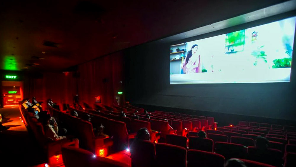 অভিনয় জগতের সঙ্গে যুক্ত থাকার কারণে এবং এক সাধারণ দর্শক হিসেবে সিনেমাটি হলে দেখতে গিয়েছিলেন শাহিদও। কিন্তু শেষ পর্যন্ত দেখার পর শাহিদ এতটাই হতাশ হয়ে পড়েছিলেন যে হল থেকে বেরিয়ে রিকশা করে বাড়ি ফিরে এসেছিলেন তিনি।