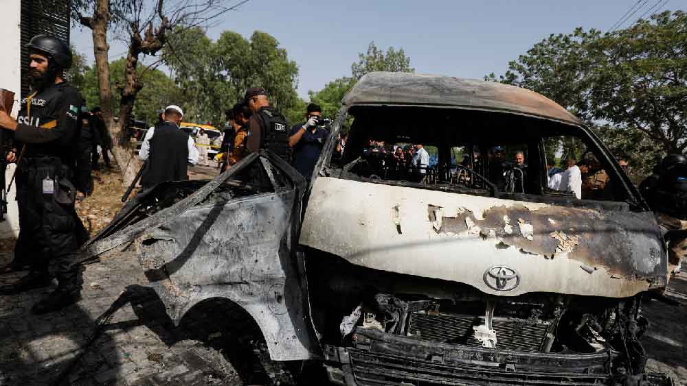 এর পরই জিয়ান্দ হুঁশিয়ারি দেন, পাকিস্তানের সেনাকে বালুচিস্তানে গণহত্যা চালানোয় মদত জোগাচ্ছে চিন। শুধু তাই নয়, চিন বালুচিস্তানে নিজেদের প্রভাব বিস্তার করতে চাইছে। তাদের এই ধরনের কর্মকাণ্ডকে কোনও ভাবেই বরদাস্ত করবে না বিএলএ।