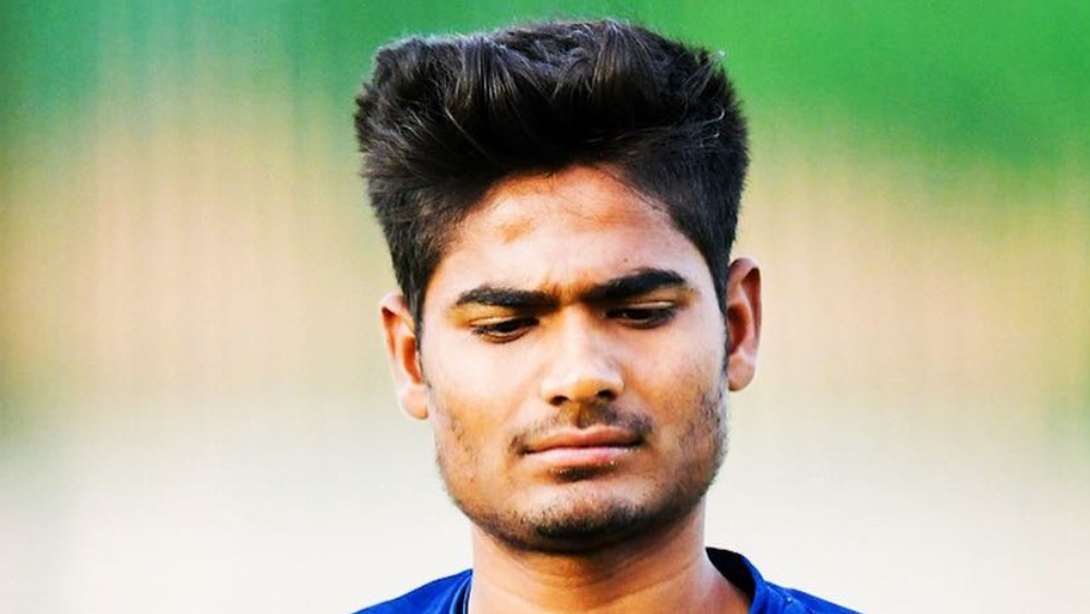 অনুকূল রায়: বরুণ চক্রবর্তীকে বার বার সুযোগ দিয়েও কিছু হচ্ছে না। এই ম্যাচে ঝাড়খন্ডের অনুকূল রায়কে দলে দেখা যেতে পারে। 