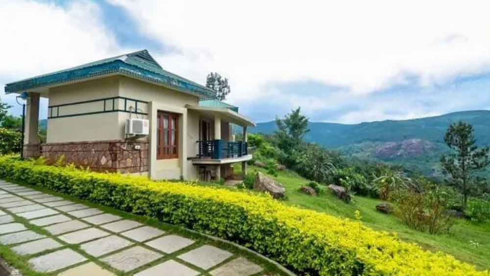 অনন্তগিরি: অনন্তগিরি অন্ধ্রের আরেকটি শৈলশহর। যাঁরা পাখি ভালবসেন তাঁদের জন্য এই স্থানটি অত্যন্ত আকর্ষণীয় হতে পারে। এখানকার তাইদা উদ্যানে বিভিন্ন প্রজাতির পশু-পাখি দেখতে পাওয়া যায়। দেখতে পারেন কটিপল্লী ও ভাবনসি জলাশয়ও। 