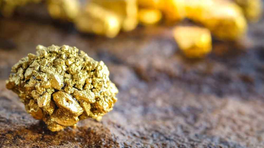 তত দিনে কেজিএফে খননের কাজ শুরু করেছে ভারত সরকার। ১৯৭২ সালে কেজিএফের নিয়ন্ত্রণ নিজের হাতে নেয় রাষ্ট্রায়ত্ত সংস্থা ভারত গোল্ড মাইন লিমিটেড। কিন্তু কেজিএফে প্রাপ্ত সোনার দামের থেকে তার জন্য করা খরচ ক্রমেই বাড়ছিল।