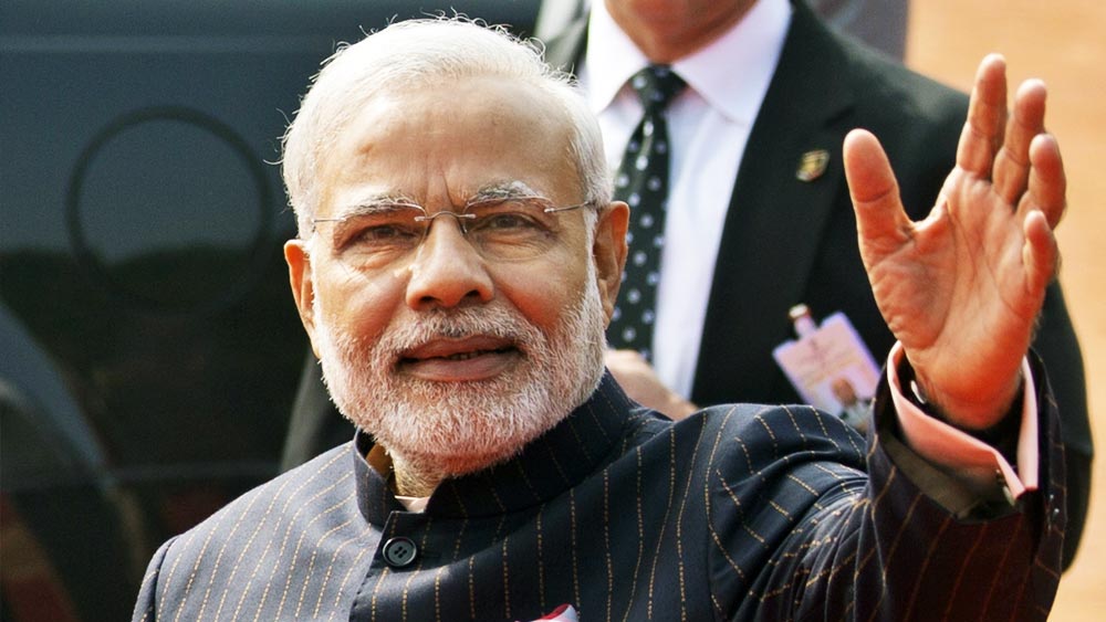 বাঙালির প্রিয় খেলোয়াড় থাকলেই তো হল না, তালিকায় দেখতে ইচ্ছা করে নিজের দেশের কাউকে। খেলোয়াড়-অভিনেতা নয়। ভারতীয়দের মধ্যে সর্বাধিক অনুগামী রয়েছে স্বয়ং প্রধানমন্ত্রী নরেন্দ্র মোদীর। সংখ্যাটি ৭ কোটি ৮২ লক্ষ। টুইটারে জনপ্রিয় ৫০-এর তালিকায় আমেরিকার দুই প্রাক্তন প্রেসিডেন্ট বারাক ওবামা আর ডোনাল্ড ট্রাম্প ছাড়া রয়েছে শুধু ভারতের নরেন্দ্র মোদীর নাম। আর কোনও রাজনৈতিক ব্যক্তিত্ব নেই সেই তালিকায়। ট্রাম্পের অ্যাকাউন্ট অবশ্য ২০২১ সালের আমেরিকার ক্যাপিটল হামলার পর থেকে চিরকালের জন্য নিষিদ্ধ করে দেওয়া হয়েছে।