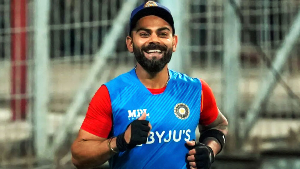 আর কোনও নেতা না থাকলে কী হবে, তালিকায় রয়েছেন ভারতীয় ক্রিকেটের দুই অধিনায়ক। উপরের দিকে অবশ্যই রয়েছেন বিরাট কোহলী। ৪ কোটি ৭৭ লক্ষ অনুগামী তাঁর। 