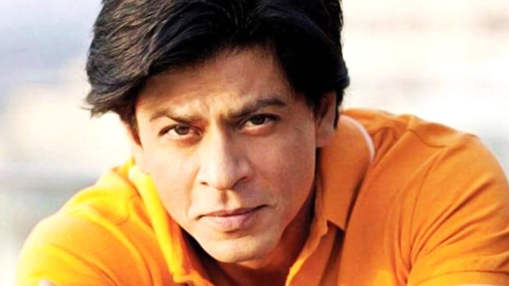 বলিউডের ‘বাদশাহ’ আবার আলাদা করে নিজের কোনও পরিচয় দেন না টুইটারে। শাহরুখ খানের কি আর পরিচয় লাগে? লাগলে কি আর তাঁকে ৪ কোটি ২০ লক্ষ জনতা চোখে চোখে রাখত। 