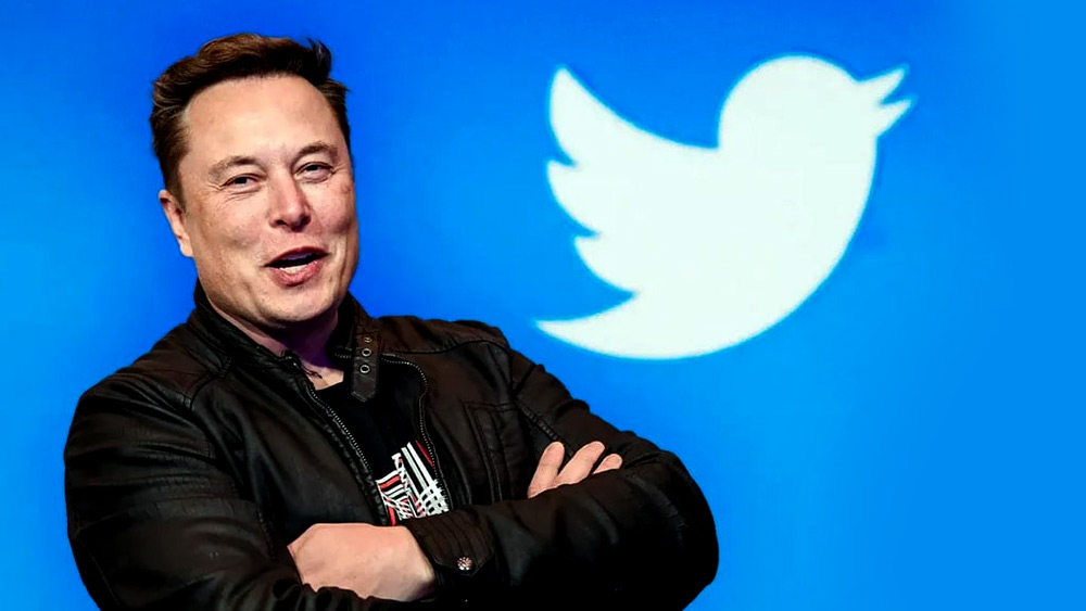 এর পরই রয়েছে ইলনের টুইটার-চুক্তি। ৪,৪০০ কোটি ডলার (ভারতীয় মুদ্রায় যা প্রায় ৩ লক্ষ ৩৬ হাজার ৭০২ কোটি ২২ লাখ টাকা)-এর বিনিময়ে টুইটারের মালিকানা পেলেন তিনি।