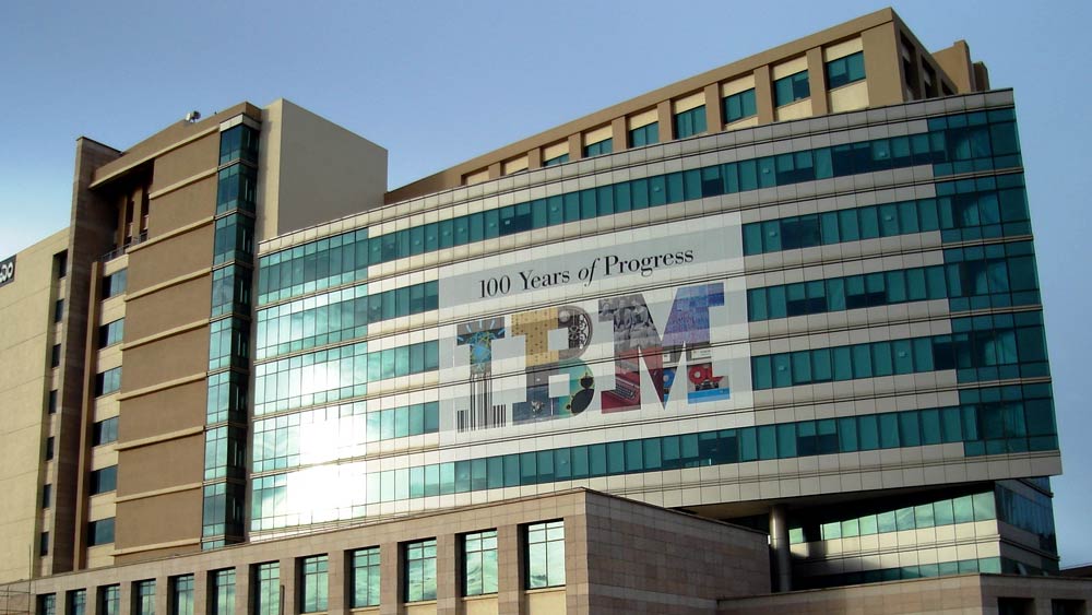 ২০১৯ সালে রেড হ্যাট সংস্থার মালিকানা পায় বিশ্বের প্রথম সারির তথ্যপ্রযুক্তি সংস্থা আইবিএম।