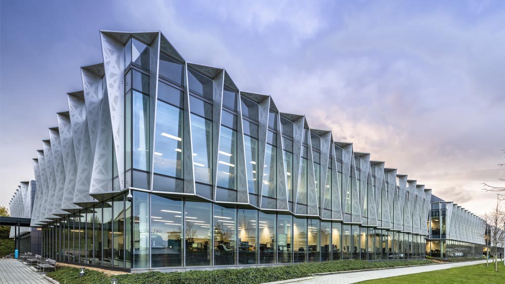 ৩,১৪০ কোটি ডলার অর্থাৎ প্রায় ২ লক্ষ ৪০ হাজার ২৮৩ কোটি টাকায় এই চুক্তি হয়। তবে সম্প্রতি ব্যাপক আর্থিক ক্ষতির মুখে পড়ে এআরএম বিক্রির সিদ্ধান্ত নিয়েছে সফ্টব্যাঙ্ক।