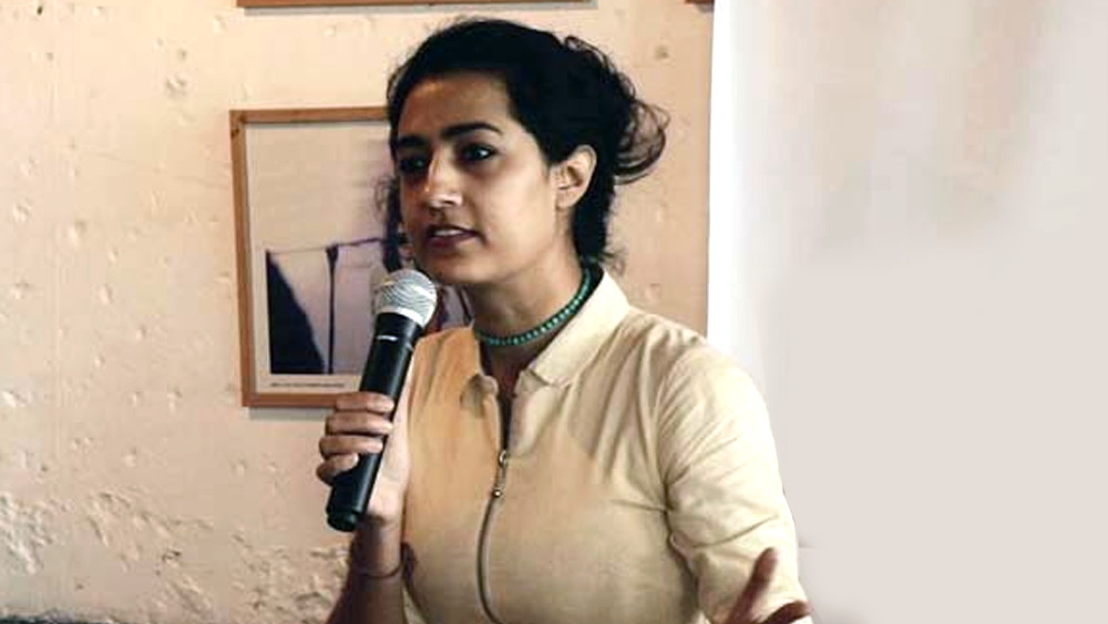 লিঙ্গবৈষম্যের বিরুদ্ধে লড়াইয়ে এ দেশের অন্যতম প্রধান মুখ এখন সুপ্রিম কোর্টের আইনজীবী করুণা। বর্তমানে তিনি যে লড়াই চালাচ্ছেন, তা নিয়ে বহু তর্কবিতর্ক শোনা যায়। করুণা লড়ছেন বিবাহোত্তর ধর্ষণকে আইনের চোখে অপরাধ বলে চিহ্নিত করার লড়াই। এ নিয়ে ২০১৫ সালে দিল্লি হাই কোর্টে প্রথম লিখিত হলফনামা দাখিল করেন। পরে আরও বেশ কিছু মামলা হয়েছে। ২০১৭ সালে ‘অল ইন্ডিয়া ডেমোক্র্যাটিক উইমেনস অ্যাসোসিয়েশন’-এর হয়ে আইনি লড়াই করেছেন আইনজীবী করুণা। 