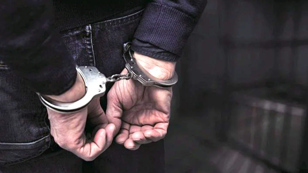 ‘সেভ ইন্ডিয়ান ফ্যামিলি ফাউন্ডেশন’ নামে পুরুষদের-অধিকার গোষ্ঠী আবার এক ধাপ এগিয়ে পুরুষদের সম্পূর্ণ ভাবে বিয়ে বর্জন করতে উৎসাহিত করেছে। তাদের যুক্তি বৈবাহিক-ধর্ষণ আইনের অপব্যবহার হবেই। এবং মিথ্যা দোষী সাব্যস্ত হতে পারে কোনও পুরুষ। তাই বিয়ে এড়িয়ে যাওয়ায় ভাল।