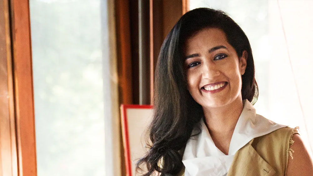 ‘‘মা আকাশ দেখতে ভালবাসত। আমার মনে হয়, মায়ের ওই শখই আমাকে বুঝতে শিখিয়েছে আমি কে।’’ বলেন ‘অর্ধেক আকাশ’ আইনজীবী করুণা নন্দী।