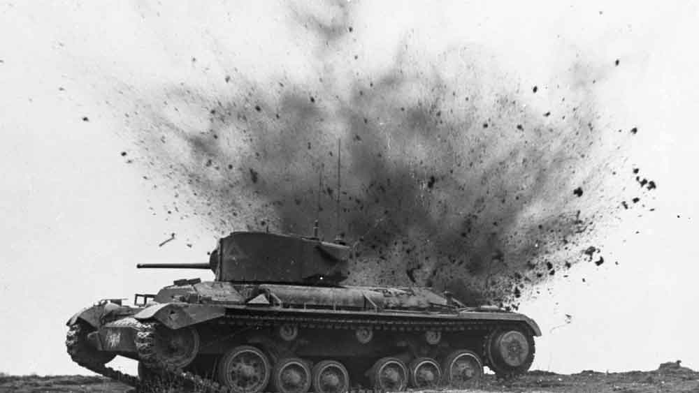 ১৯৪৩ সালের জুলাই-অগস্টে দ্বিতীয় বিশ্বযুদ্ধ-পর্বে রাশিয়ার কুর্স্ক এলাকায় হিটলারের সাধের প্যানজার ট্যাঙ্ক ডিভিশনকে ছিন্নভিন্ন করেছিল সোভিয়েত ইউনিয়ন। স্তালিনগ্রাদের যুদ্ধে হারের জেরে হতোদ্যম জার্মান সেনা কুর্স্কের বিপর্যয়ের পরে আর ঘুরে দাঁড়াতে পারেনি। 