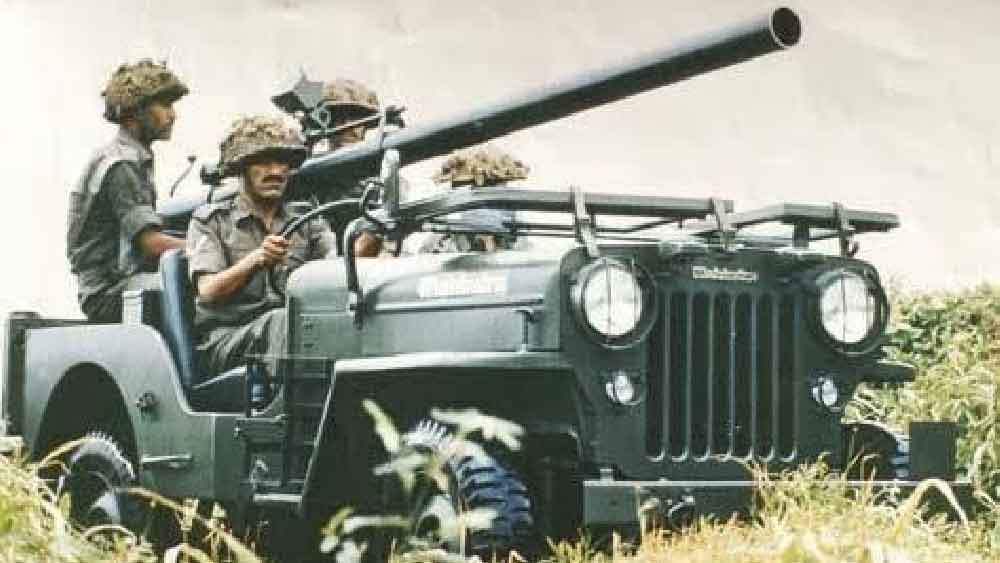 পাক ট্যাঙ্ক বাহিনীকে ধ্বংস করতে কার্যকর ভূমিকা নিয়েছিল জিপে বসানো ১০৫ মিলিমিটারের এম-৪০ রিকয়েললেস রাইফেল। তার নিখুঁত নিশানায় প্রায়শই বিস্ফোরণ ঘটত পাক ট্যাঙ্কের অন্দরে। দু’দিনের যুদ্ধে ধ্বংস হয়েছিল শতাধিক পাক ট্যাঙ্ক।