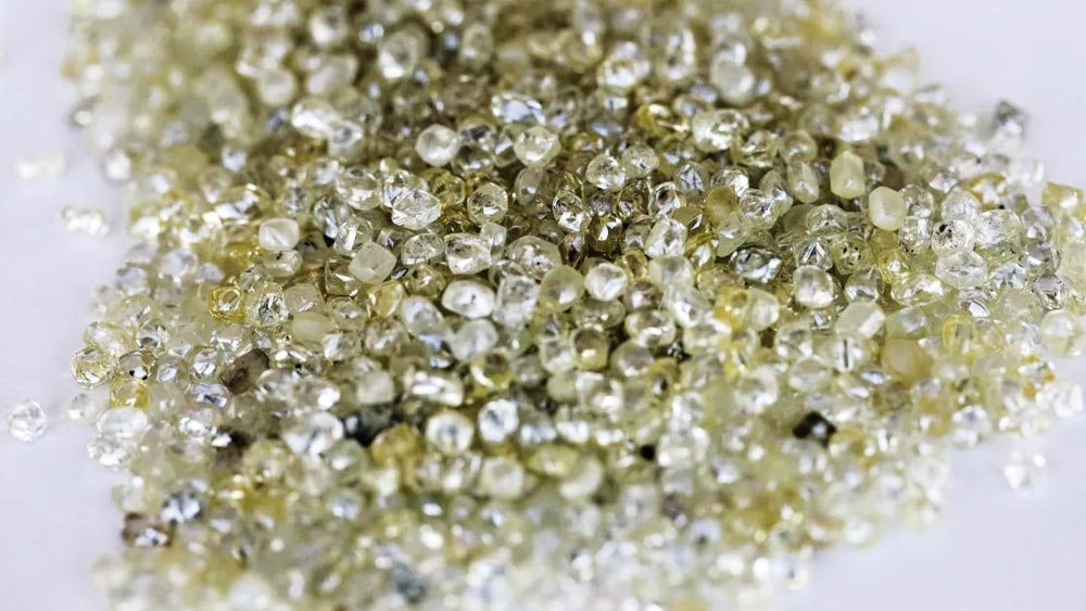 নব্বইয়ের দশকের পরপরই হিরের বাজারে ডি বিয়ারসের একাধিপত্য কমতে থাকে। তবে একাধিপত্য কমলেও সংস্থাটি আজও অন্যতম গুরুত্বপূর্ণ হিরে বিপণন সংস্থা। হিরের বাজারের ২৯ শতাংশ এখনও তাঁদেরই দখলে।