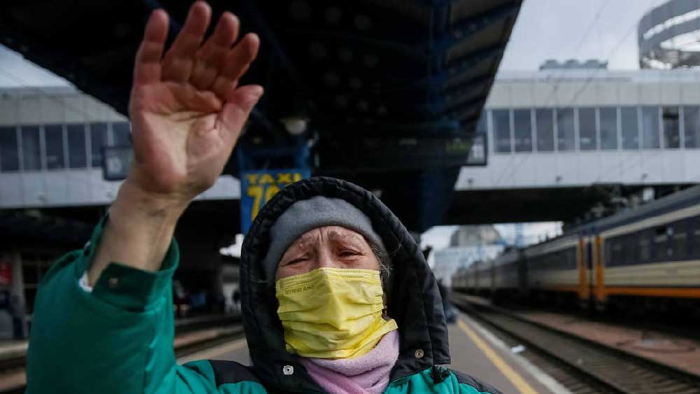 বৃদ্ধবয়সে ভিটেমাটি ছেড়ে যেতে হচ্ছে। আর কি কখনও ফিরতে পারবেন নিজভূমে? 