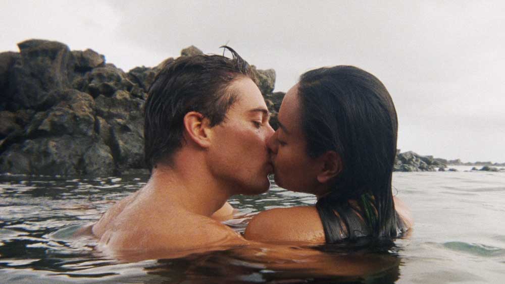 পারে না। বরং গ্রীষ্মের উত্তাপে সতেজ হয় প্রেম। সম্পর্ক। আরসুস্থ সম্পর্ক বজায় রাখার ক্ষেত্রে শরীর সক্রিয় ভূমিকা পালন করে। সম্পর্কের বন্ধন দৃঢ় করতে সুস্থ শারীরিক সম্পর্ক জরুরি। 