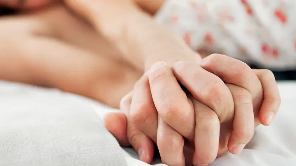 কিছু কিছু গবেষক এ-ও দাবি করেছেন যে, কম ঘুম হওয়া ব্যক্তিদের ঘুমের সময় বাড়াতে এবং আলস্য কাটাতেও শিলা়জিতের বিশেষ ভূমিকা রয়েছে।