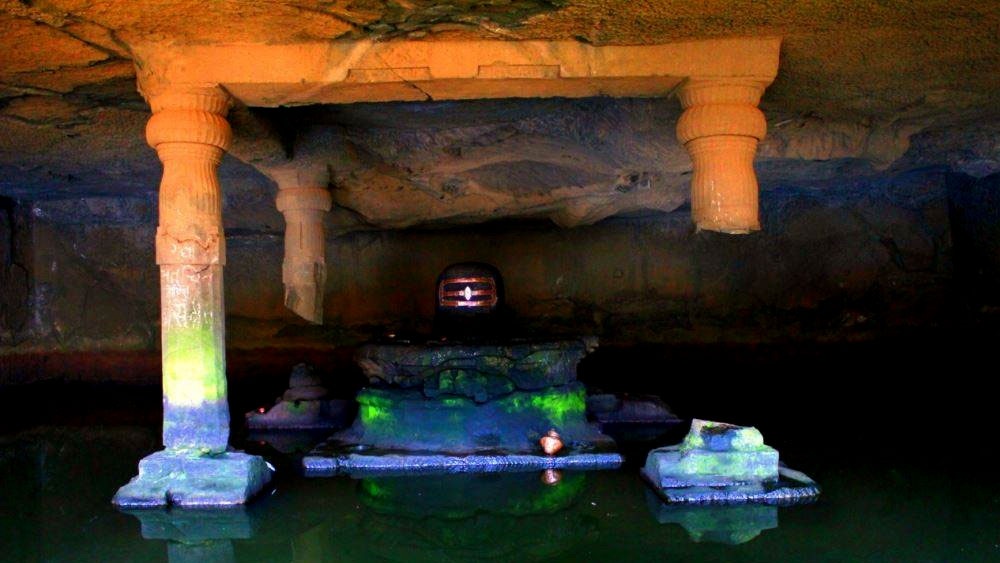 মনে করা হয় কলিযুগের ভার বহন করছে টিকে থাকা স্তম্ভটি। কলিযুগের ধ্বংস হলে নিজে থেকেই ভেঙে পড়বে এই স্তম্ভটিও। ধ্বংস হবে পৃথিবীর।