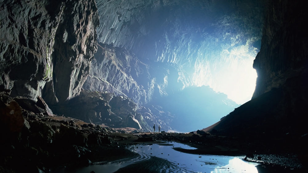 কিন্তু ভিতর থেকে কেমন দেখতে এই স্ফটিক গুহা? দেখে নেওয়া যাক তার ছবি।