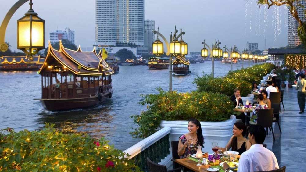 তাইল্যান্ড: সমুদ্র সৈকত, পাহাড় কিংবা ইতিহাসে মোড়া প্রাচীন সব মন্দির। তাইল্যান্ডে দেখার জিনিসের শেষ নেই। একটু আগে থেকে কাটলে যাওয়া-আসার বিমানভাড়া পড়বে মাথাপিছু হাজার পনেরো। থাকা-খাওয়ার খরচ ভারতের যে কোনও পর্যটনস্থলের মতোই। দিন পাঁচেকের জন্য ব্যাঙ্কক-পাটায়া ঘুরে আসতে চাইলে মাথাপিছু তিরিশ হাজারের বেশি খরচ হওয়ার কথা নয়।