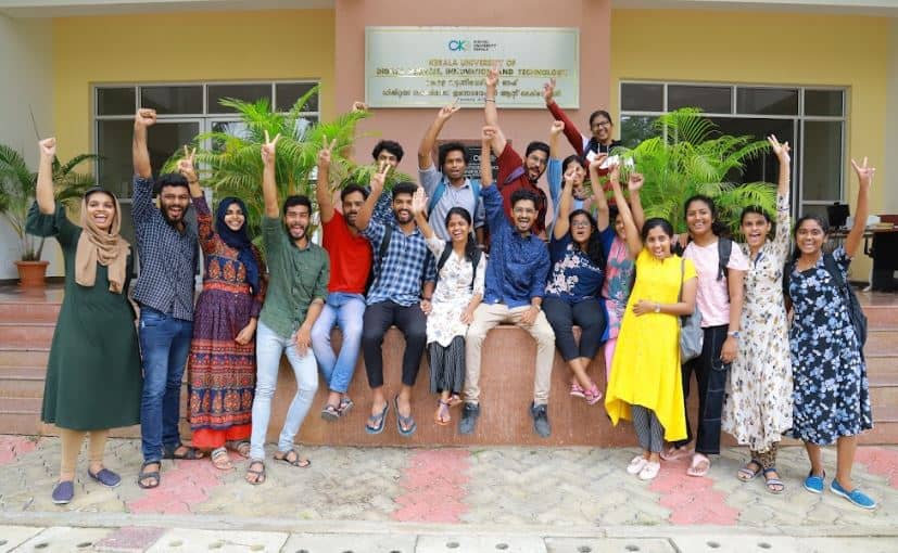 উৎসাহী শিক্ষার্থীরা