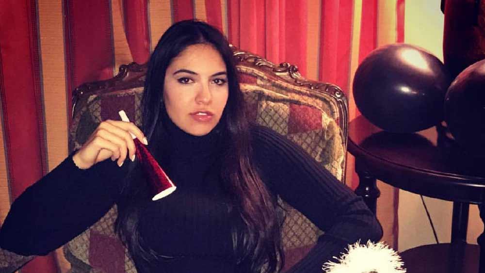 ৮২ বছর বয়সি আলের প্রেমিকা নূরের বয়স মাত্র ২৮। যদিও তাঁরা এখনই বিয়ে করছেন না বলেই জানিয়েছেন।